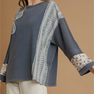 Umgee Blue and Cream Patterned Blouse